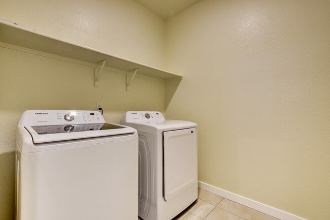 Building Photo - 3525 Sparrow Ct