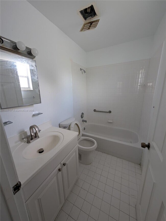 Building Photo - 720 NW 15th Terrace