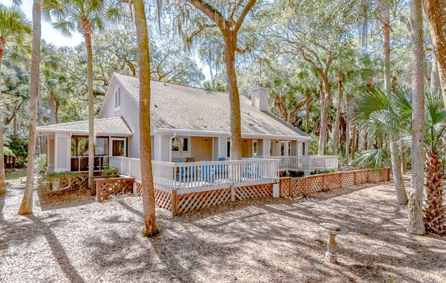 Building Photo - 2415 The Haul Over