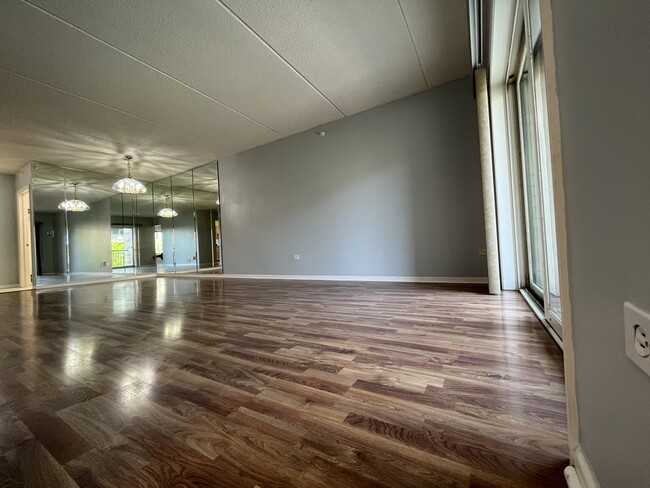 Building Photo - 11 S Wille St