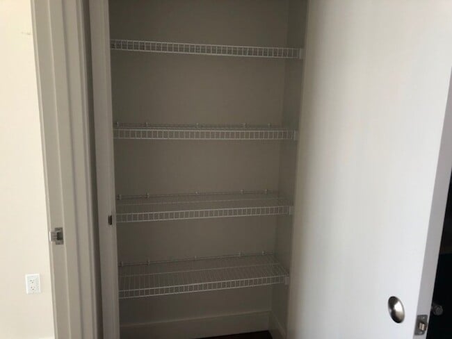 Building Photo - Waihonua - Luxury 1 Bedroom, 1-Bath, 1-par...