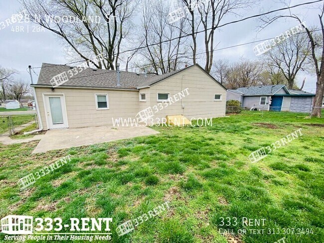 Building Photo - 828 N Woodland St