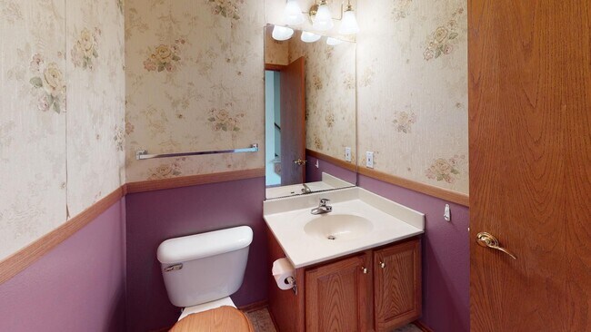 Building Photo - Available 9/20 - Established Neighborhood
