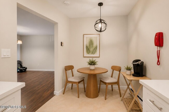 Building Photo - 125 Amberly Dr