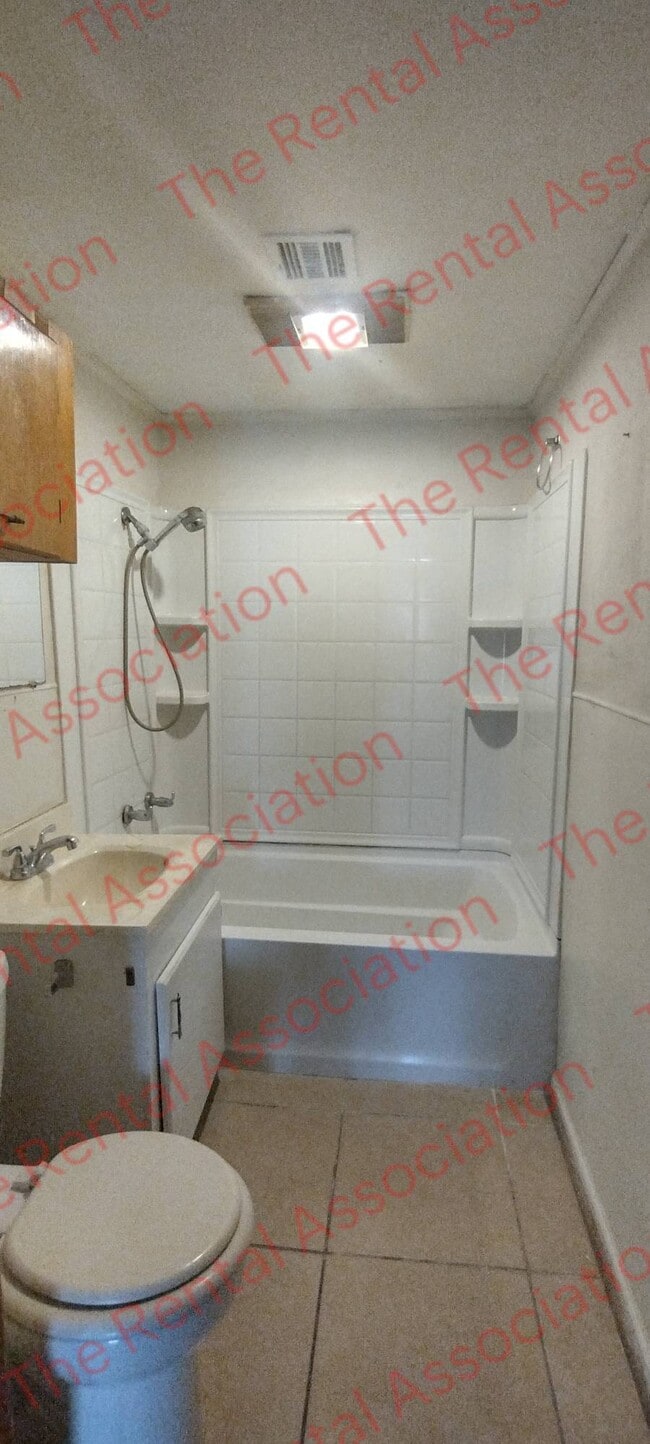 Building Photo - 204 Magnolia St