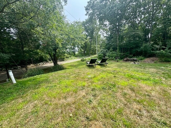 Building Photo - 18 Meadowbrook Ln