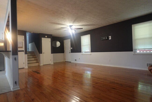 Building Photo - 3820 Menloe Way