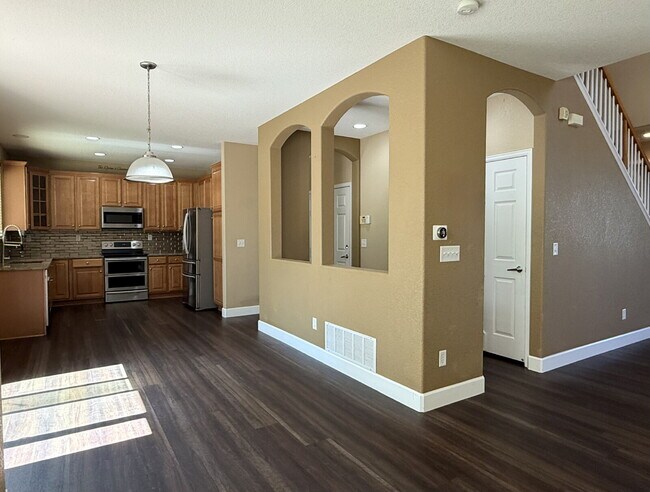 Building Photo - Gorgeous Reunion Home Features 4 Beds/2.5 Baths and Large Backyard. Close to Shopping, Dining and...