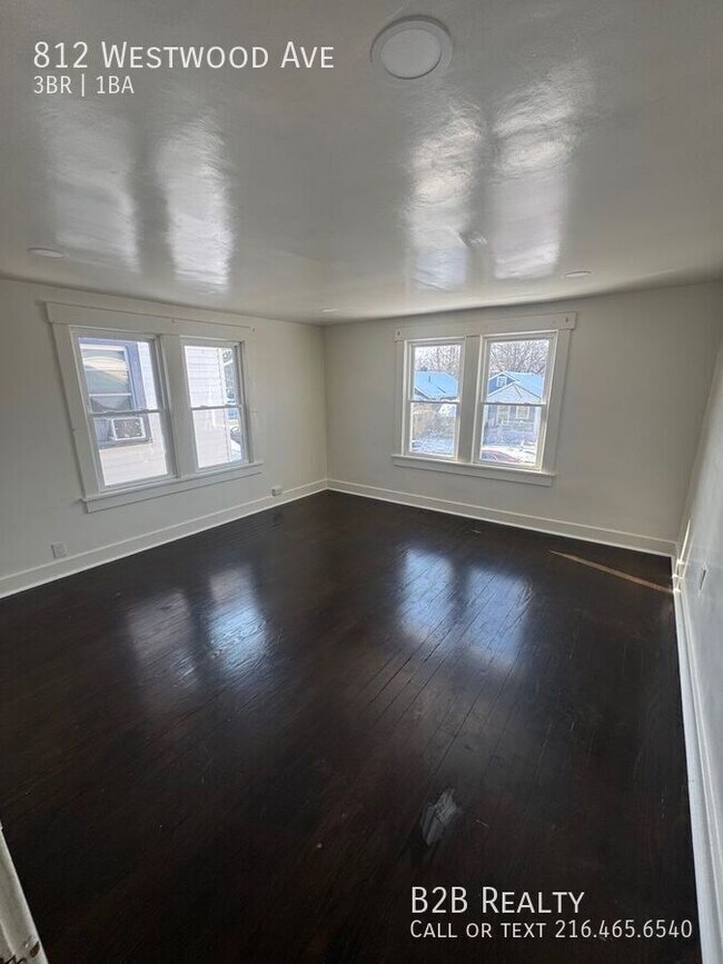 Building Photo - 812 Westwood Ave