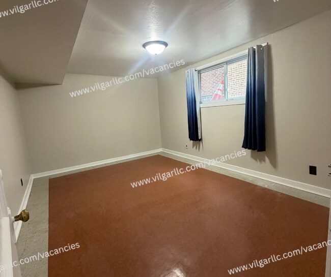 Building Photo - 3824 Fir St