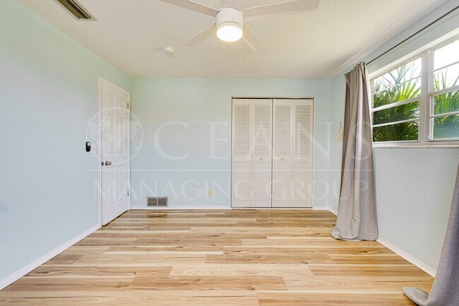 Building Photo - Welcome to your Perfect Beachside Retreat!