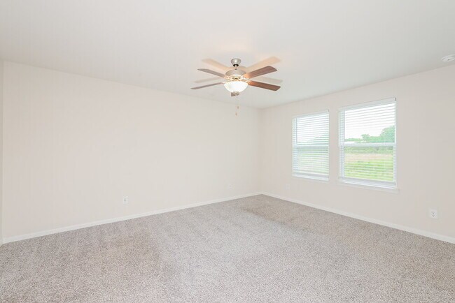 Building Photo - 5834 Un Grv Dr