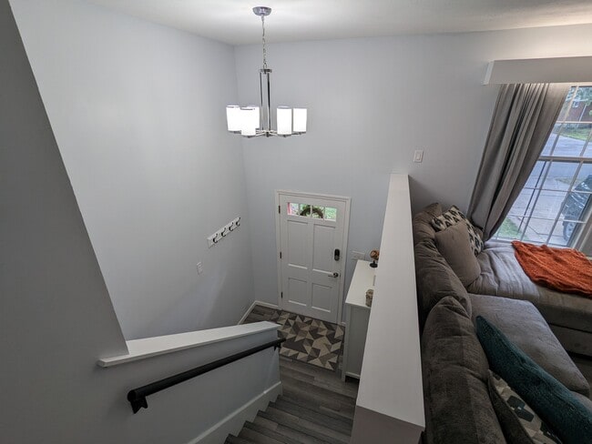 Building Photo - 2560 SW Belle Ave