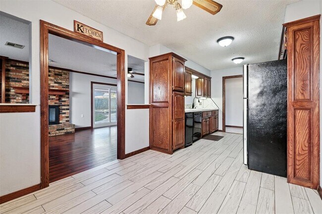 Building Photo - 805 Arlington Dr