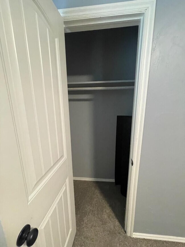 Building Photo - Adorable 4 Bedroom Home For Lease
