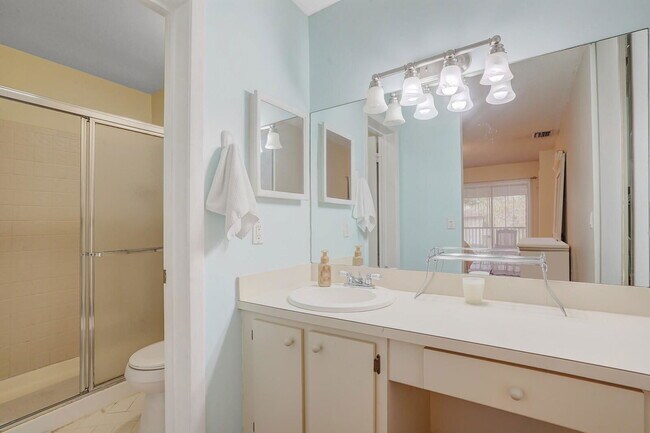 Building Photo - 3543 Cocoplum Cir