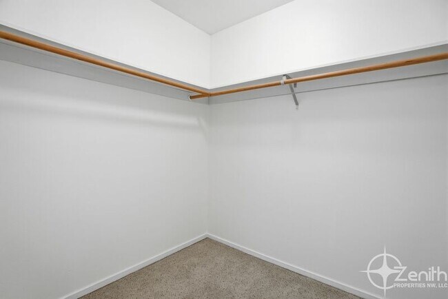 Building Photo - 419 NE 7th Ave