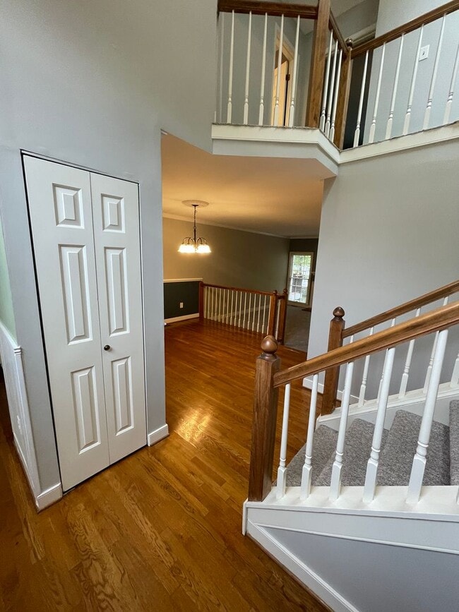 Building Photo - Large 2 Bedroom, 2.5 Bath Townhouse - Autu...