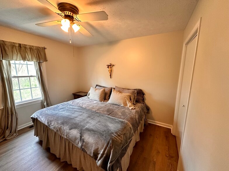 Building Photo - 53 Paw Paw Dr