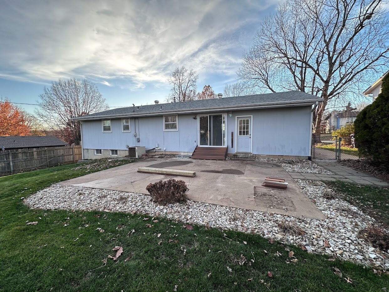 Building Photo - 1304 Overlook Dr