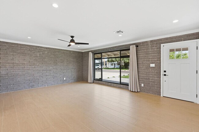 Building Photo - 7421 E Princeton Ave