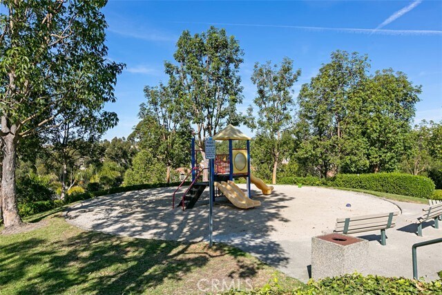 Building Photo - 5 Silver Glade Dr