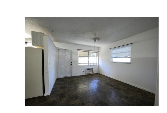 Building Photo - 220 Lucerne Ave