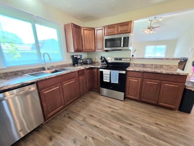 Building Photo - Move In Ready 3 Bedroom Ranch!