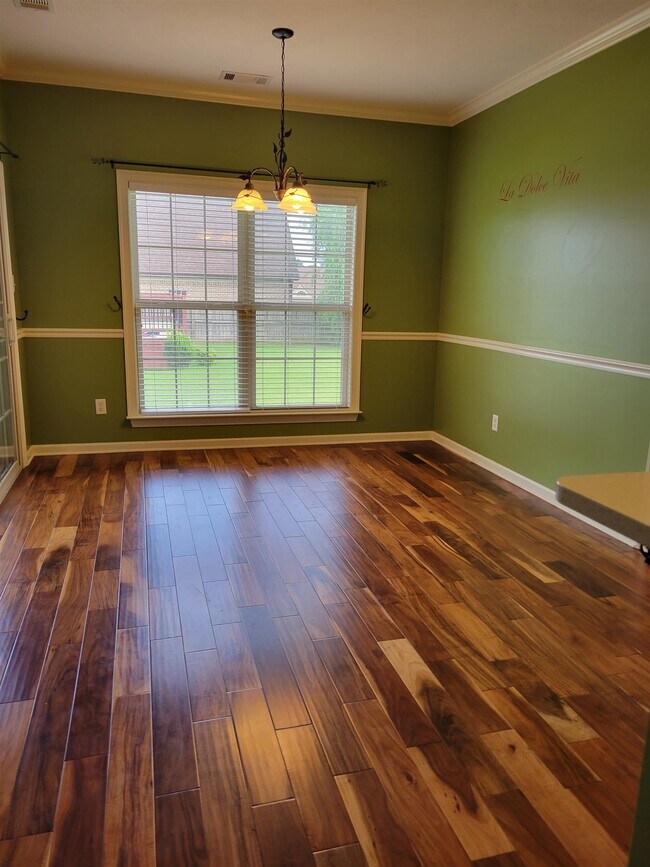 Building Photo - 37 Christmas Dr