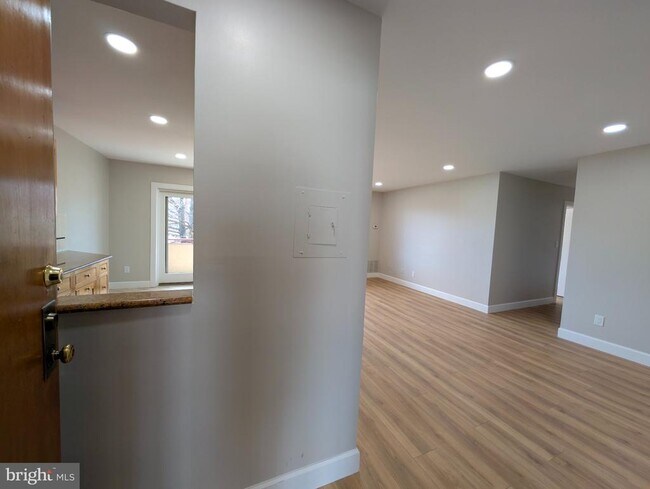 Building Photo - 6431 Richmond Hwy