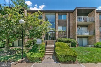 Building Photo - 3750 Bel Pre Rd