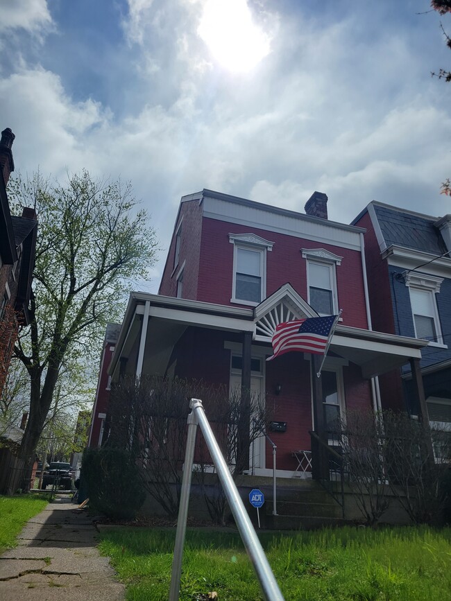 Building Photo - 224 6th Ave