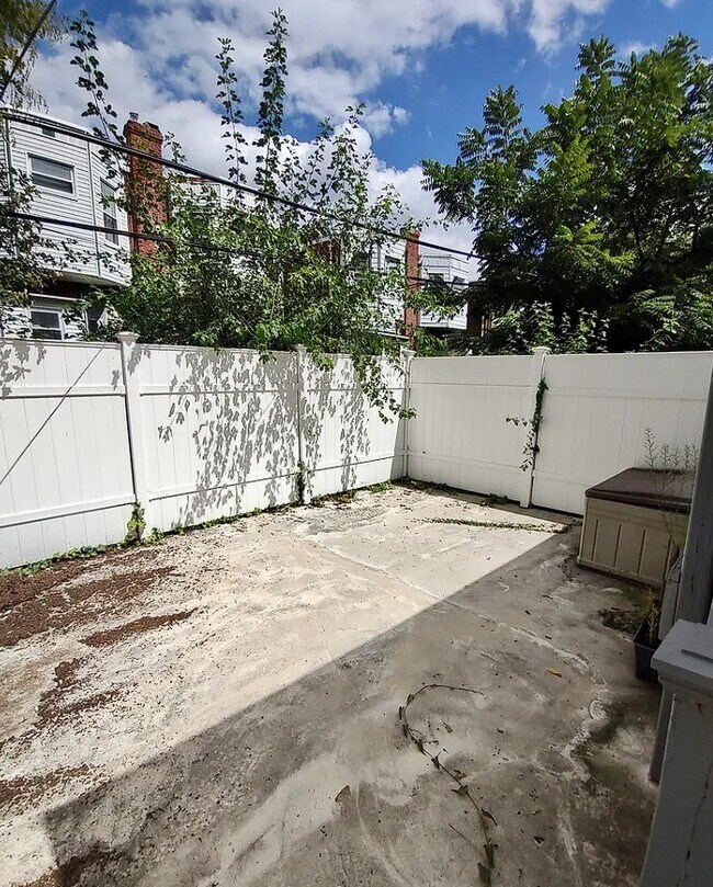 Building Photo - 6115 Carpenter St