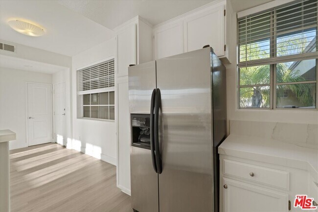 Building Photo - 1225 Armacost Ave