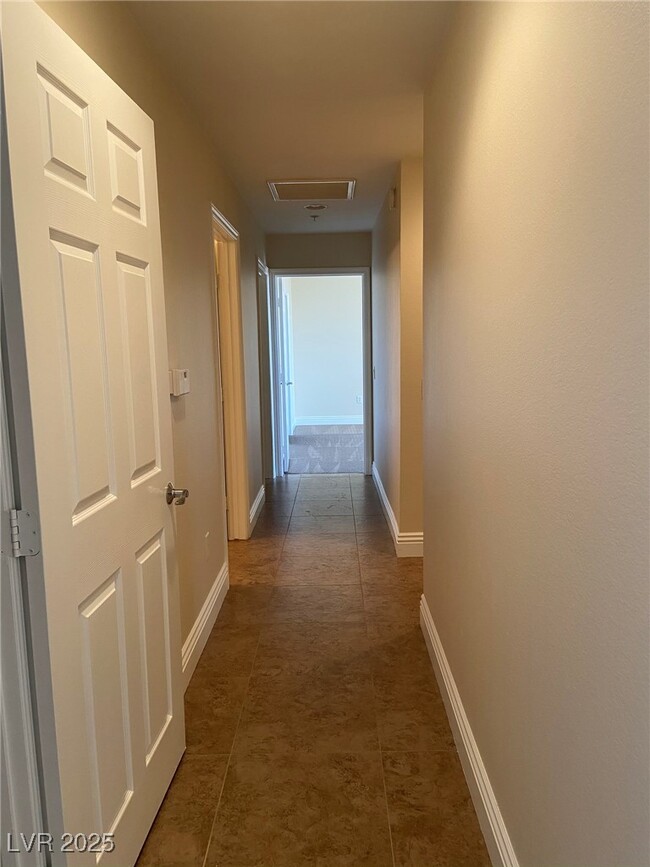 Building Photo - 67 E Agate Ave