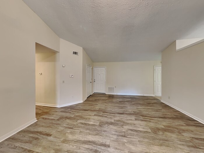 Building Photo - 1410 Stoneleigh Way
