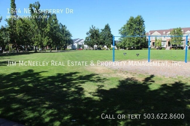 Building Photo - 1844 NE Ashberry Dr