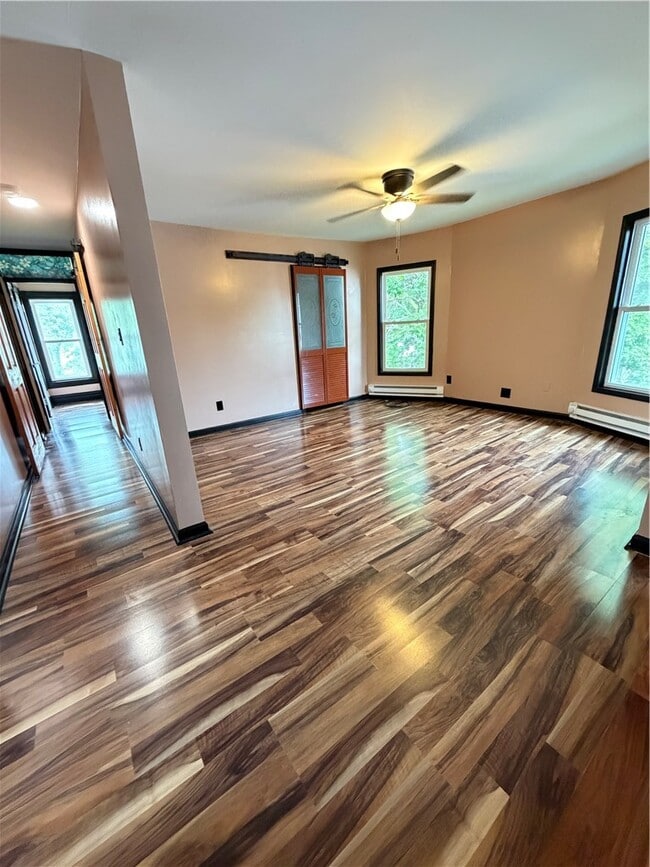 Building Photo - 210 W Oak Orchard St