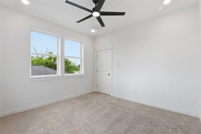 Building Photo - 4610 Providence St