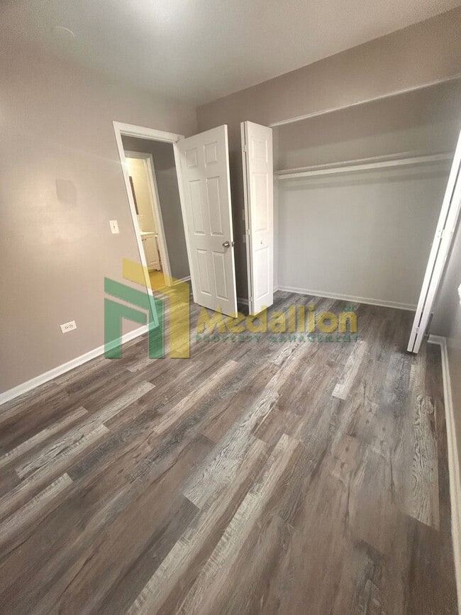 Building Photo - 5954 S Maplewood Ave