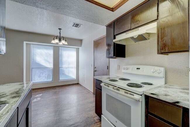 Building Photo - Comfort, Charm & Convenience in This Edmond Duplex