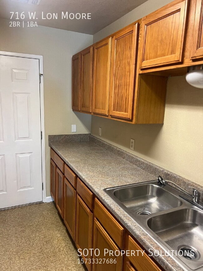 Building Photo - 716 Lon Moore St