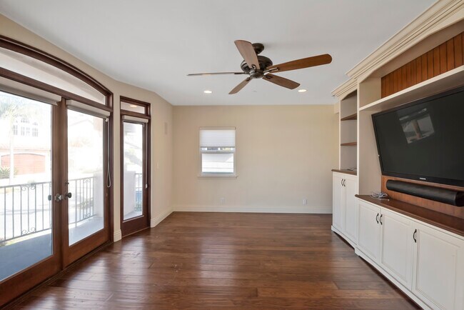 Building Photo - 620 13th St