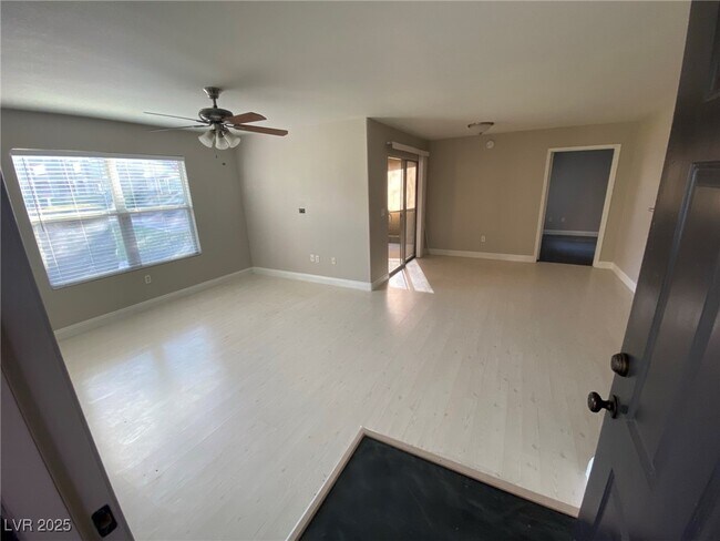 Building Photo - 555 E Silverado Ranch Blvd