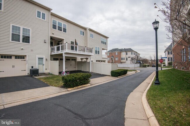 Building Photo - 24951 Avonlea Dr