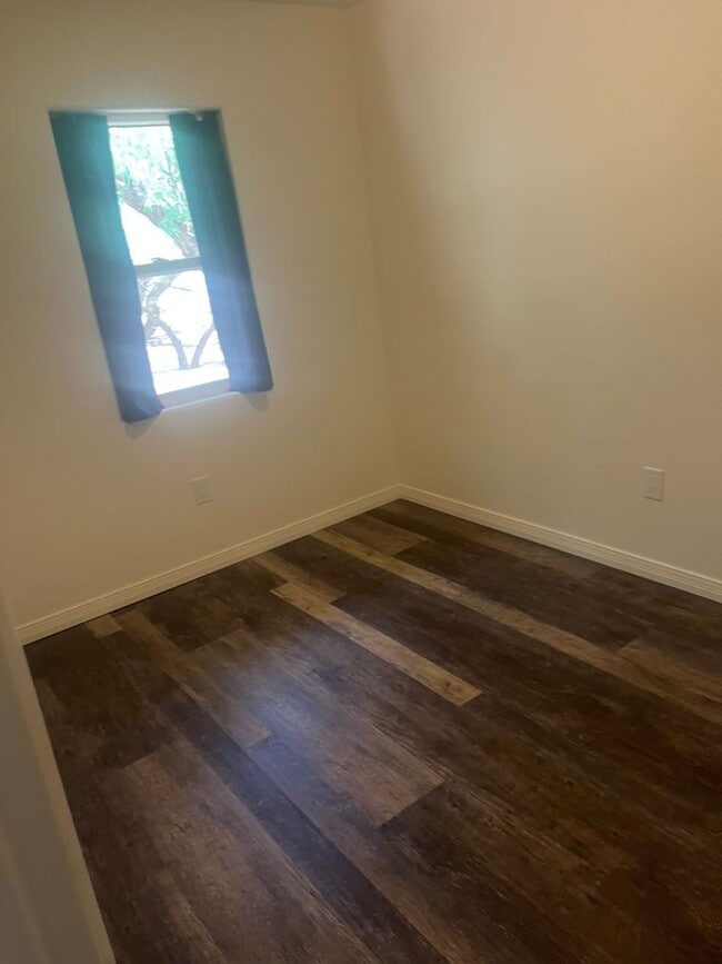 Building Photo - Cozy remodeled 2 Bedroom 1 Bathroom Cottag...
