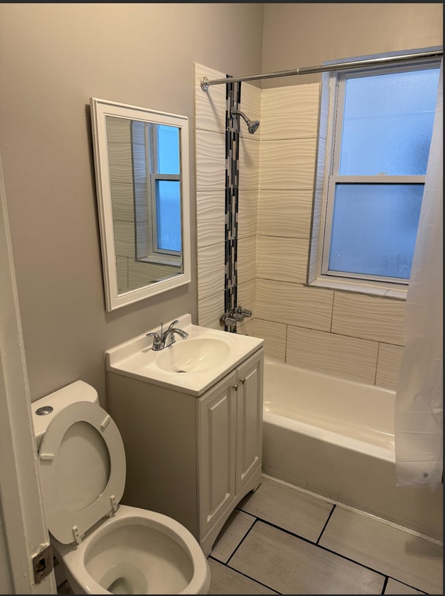 Building Photo - 2 bedroom in Chicago IL 60639