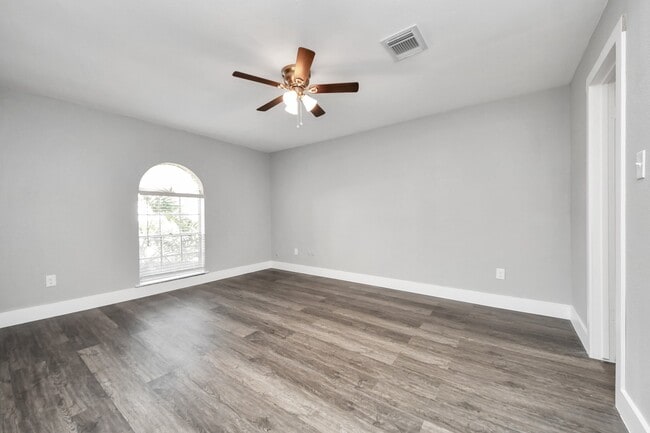 Building Photo - 15423 Ridingwood Dr