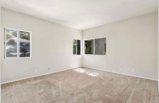 Building Photo - 3366 Waterford Dr