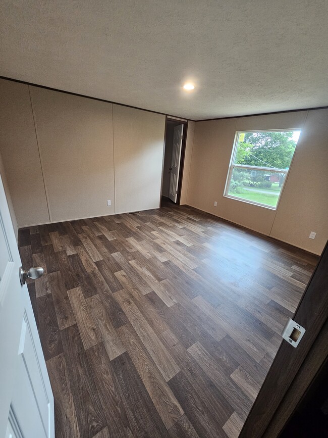 Building Photo - 167 Valleyview Dr